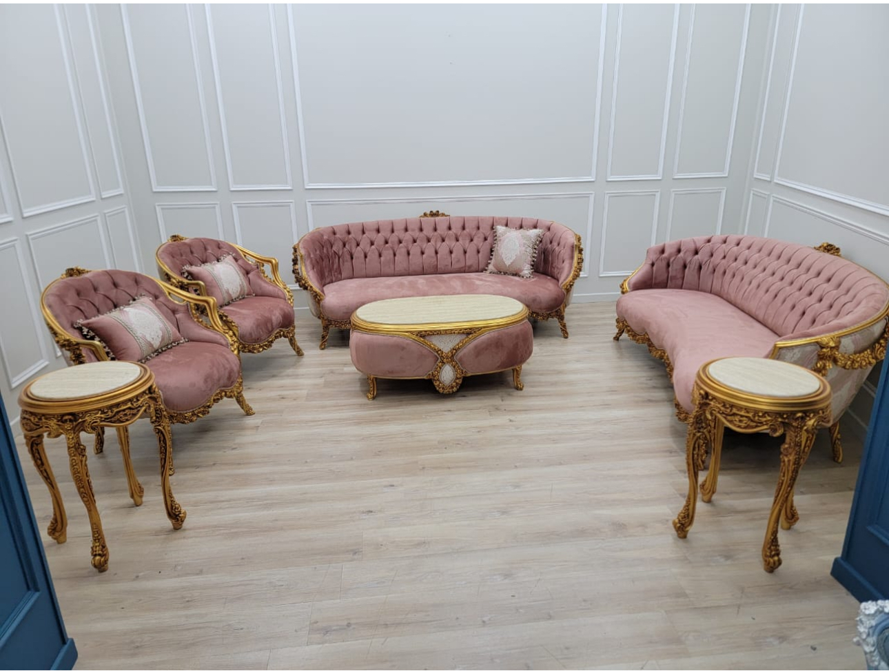 Private listing , Le Dalida levin , living room set