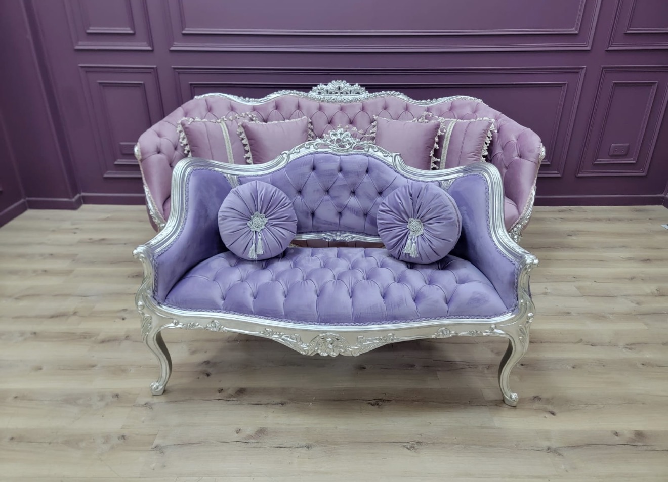 Private listing for Susan / sofas
