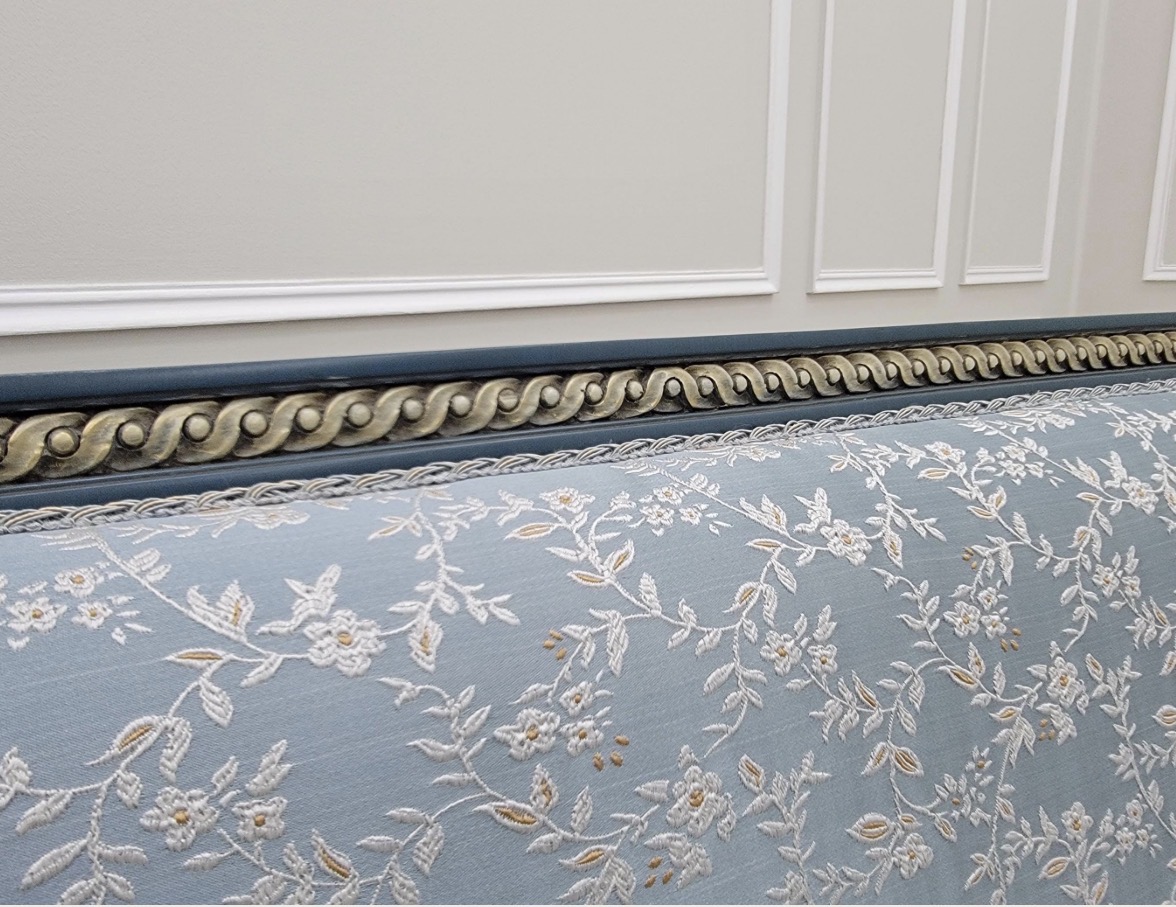 La Fleur settee - Image 9